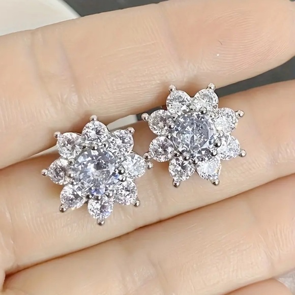 Jewelry - NWOT - Stunning Cubic Zirconia Post Earrings